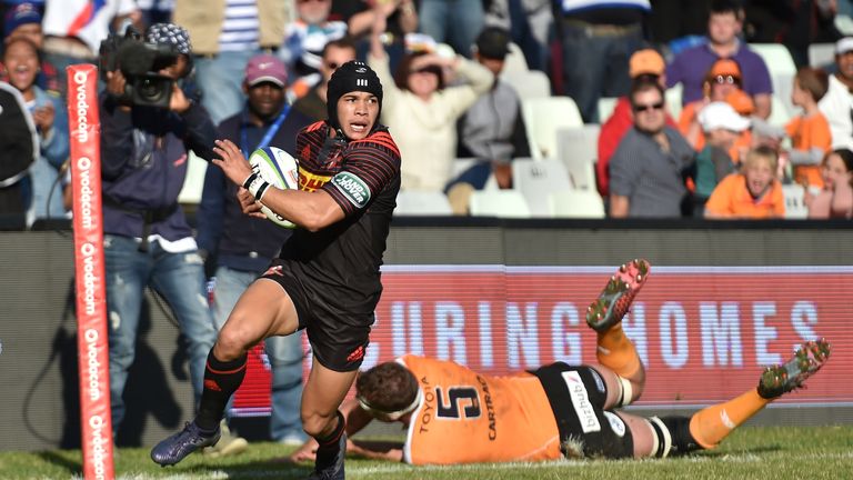 BLOEMFONTEIN, SOUTH AFRICA - JULY 01: Cheslin Kolbe of the DHL Stormers scoring his try during the Super Rugby match between Toyota Cheetahs and DHL Storme
