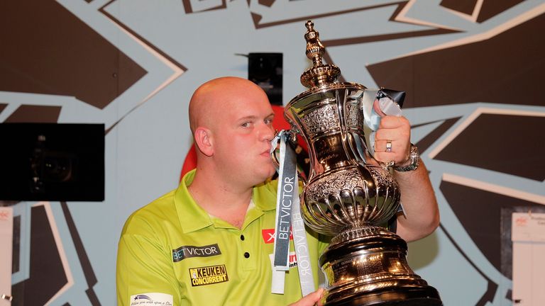 BET VICTOR WORLD MATCHPLAY 2016.WINTER GARDENS,BLACKPOOL.PIC;LAWRENCE LUSTIG.FINAL.MICHAEL VAN GERWEN V PHIL TAYLOR.MICHAEL VAN GERWEN WINS.