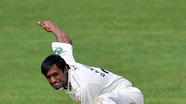 LONDON, ENGLAND - APRIL 18:  Vikram Banerjee of Gloucestershire in action during the LV County Championship Division Two match between Surrey and Glouceste