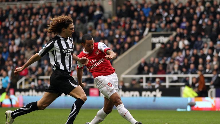 NEWCASTLE UPON TYNE, ENGLAND - FEBRUARY 05:  Theo Walcott of Arsenal scores the first goal during the Barclays Premier League match between Newcastle Unite