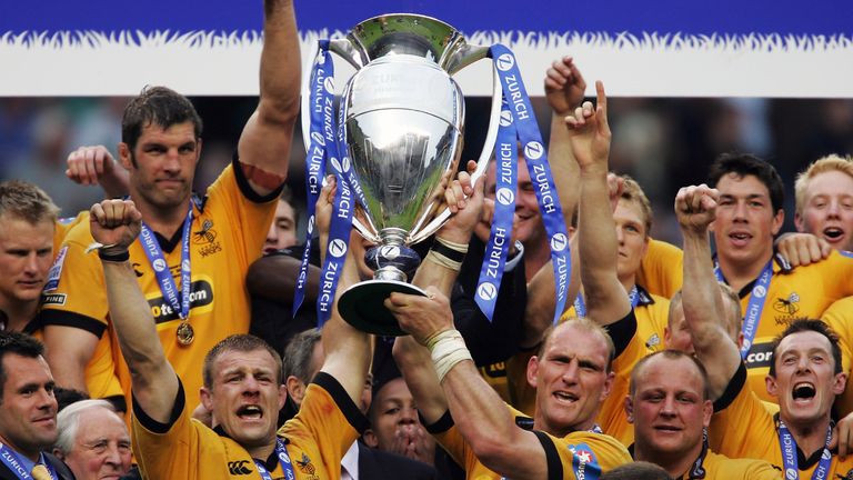 TWICKENHAM, ENGLAND - MAY 29:  Lawrence Dallaglio and Paul Volley of Wasps lift the Zurich Premiership Cup after the Zurich Premiership Final match between