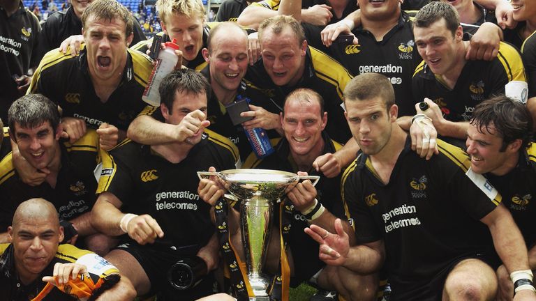 READING - MAY 25:  The Wasps players celebrate victory  after the Parker Pen Challenge Cup Final match between Bath and Wasps on May 25, 2003 at Madejski S