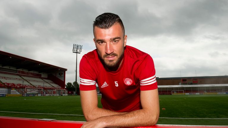 Hamilton signing Xavier Tomas is feeling no pressure at New Douglas Park