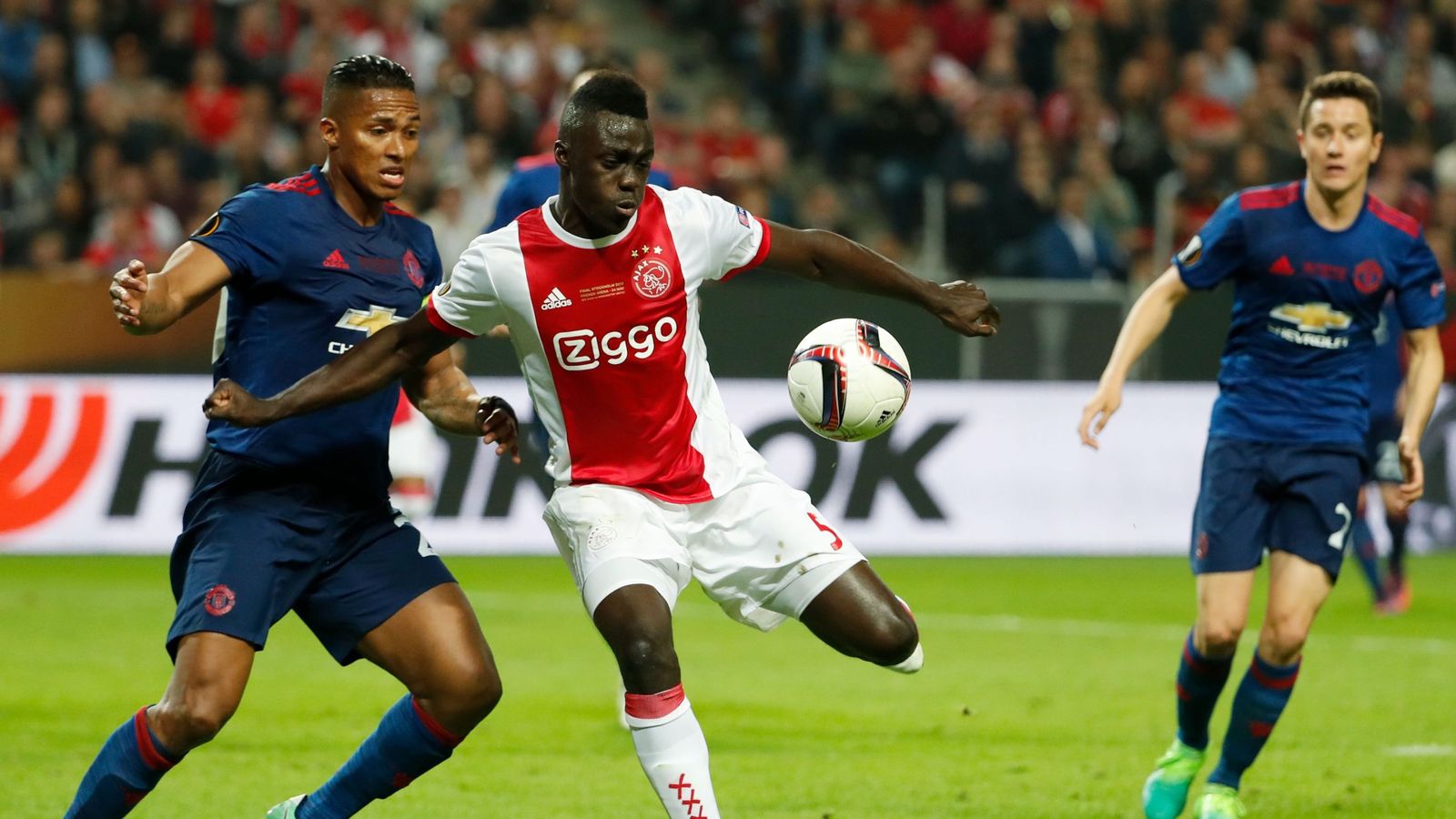 Davinson sanchez hot sale jersey number