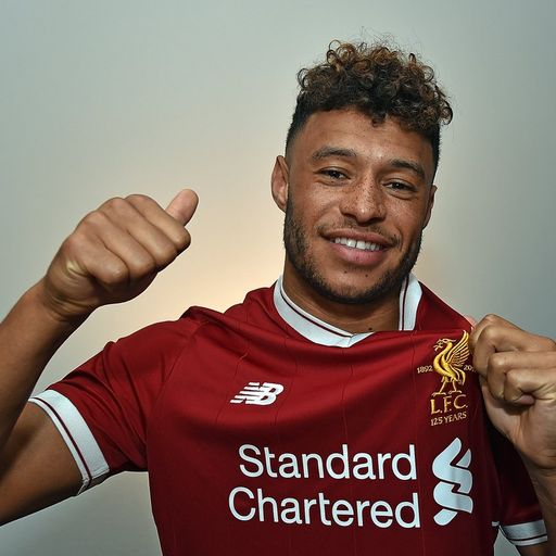 Liverpool sign Oxlade-Chamberlain
