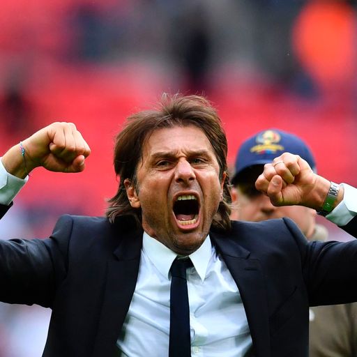 Neville: Players back Conte