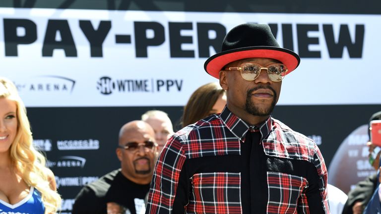 LAS VEGAS, NV - AUGUST 22:  Boxer Floyd Mayweather Jr. arrives at Toshiba Plaza on August 22, 2017 in Las Vegas, Nevada. Mayweather will fight UFC lightwei