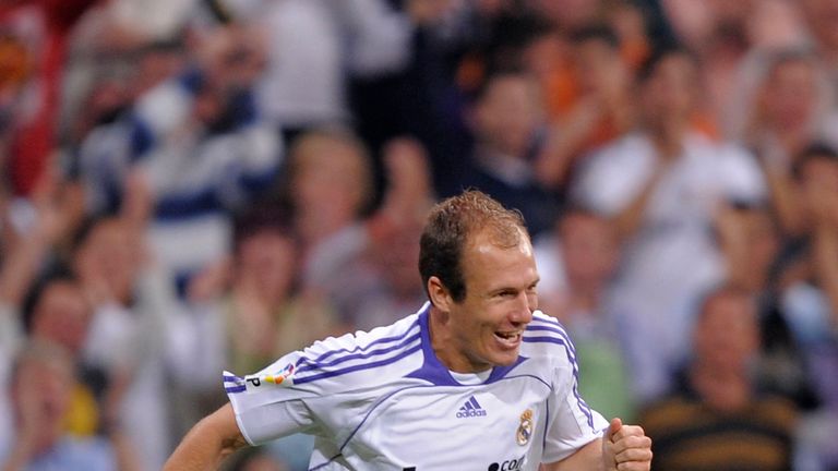 MADRID, SPAIN - APRIL 27:  Arjen Robben celebrates after he scored Real's second goal during the La Liga match between Real Madrid and Athletic Bilbao at t