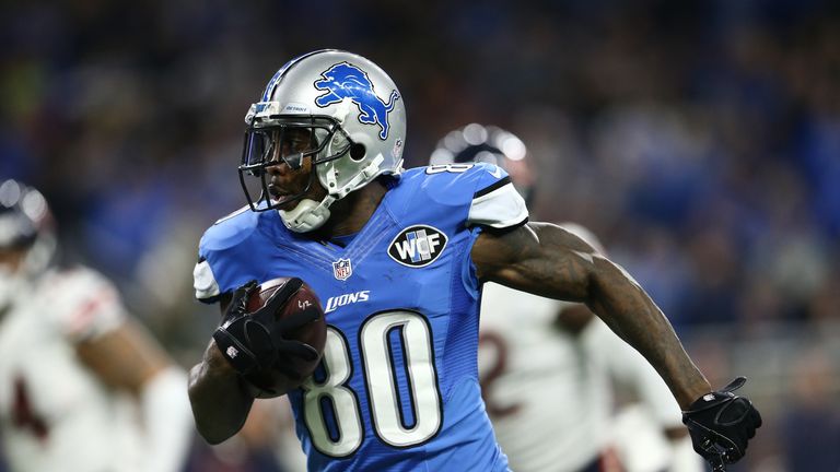 DETROIT, MI - DECEMBER 11:  Anquan Boldin #80 of the Detroit Lions runs with the ball after a catch against the Chicago Bears at Ford Field on December 11,