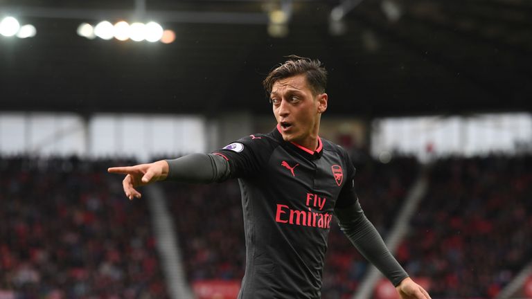 Mesut Özil schießt scharf gegen seine Kritiker