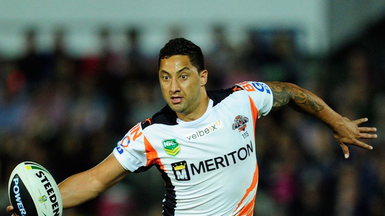 TOWNSVILLE, AUSTRALIA - SEPTEMBER 07:  Benji Marshall of the Tigers runs the ball during the round 26 NRL match between the North Queensland Cowboys and th