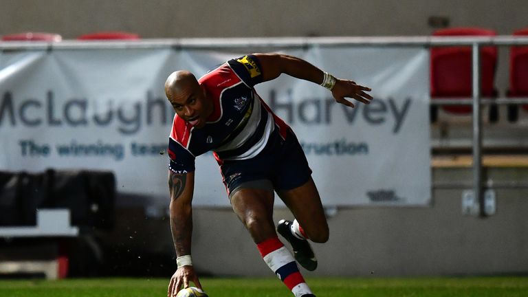 BRISTOL, ENGLAND - DECEMBER 26:  Tom Varndell of Bristol Rugby scores his side's third try during the Aviva Premiership match between Bristol Rugby and Wor