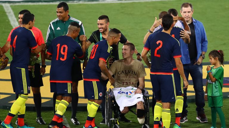 RIO DE JANEIRO, BRAZIL - JANUARY 25: Brazil's Chapecoense goalkeeper, Jackson Follmann (C), a survivor of the LaMia air crash in Colombia, receives a tribu