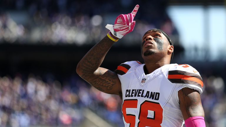 BALTIMORE, MD - OCTOBER 11: Inside linebacker Chris Kirksey #58 of the Cleveland Browns gestures before the start of a game against the Baltimore Ravens at