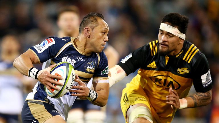 CANBERRA, AUSTRALIA - JULY 21:  Christian Lealiifano of the Brumbies runs the ball during the Super Rugby Quarter Final match between the Brumbies and the 