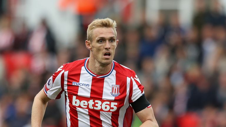 STOKE ON TRENT, ENGLAND - AUGUST 19:  Darren Fletcher of Stoke City runs with the ball during the Premier League match between Stoke City and Arsenal at Be