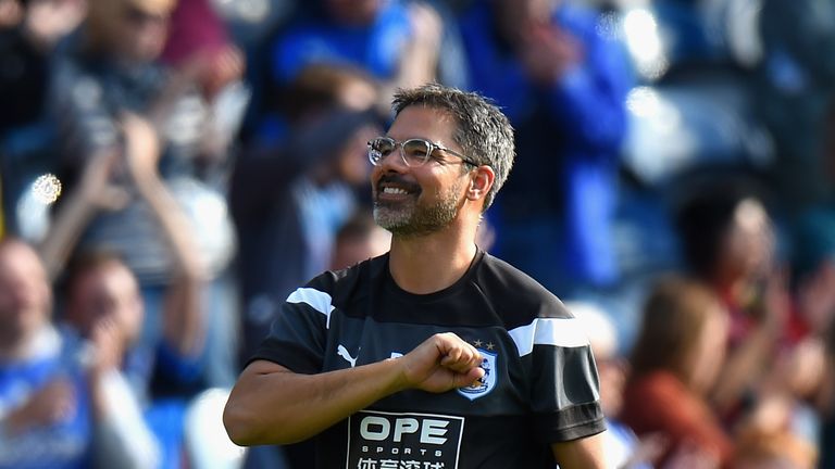 David Wagner salutes the crowd after the draw against Southampton