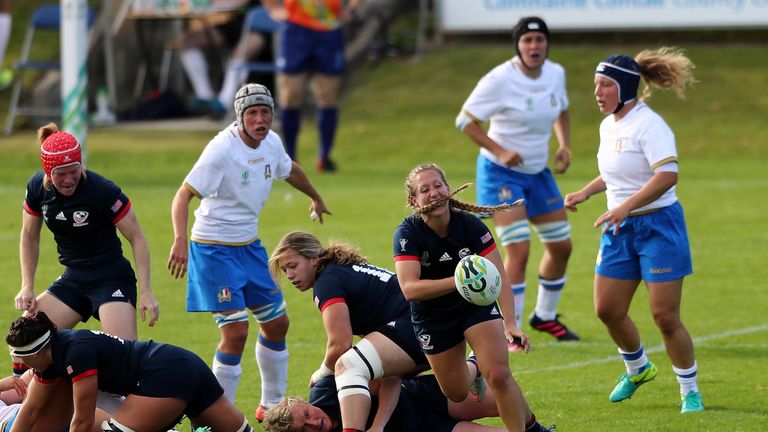 DUBLIN, IRELAND - AUGUST 09:  Devon Owsiany of The USA passes the ball during the Women's Rugby World Cup 2017 match between USA and Italy