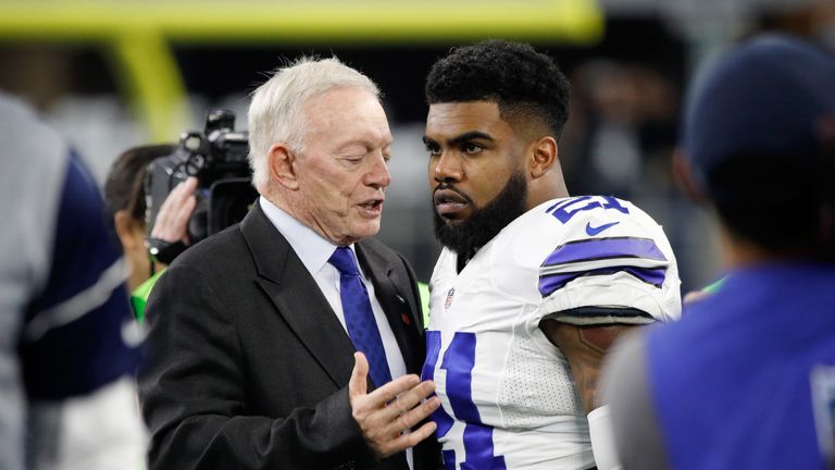 ARLINGTON, TX - JANUARY 15:  Dallas Cowboys owner Jerry Jones talks with Ezekiel Elliott #21 of the Dallas Cowboys before the NFC Divisional Playoff Game a