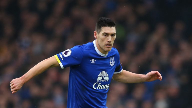 Gareth Barry of Everton controls the ball during the Premier League match between Everton and Manchester City at Goodison Park