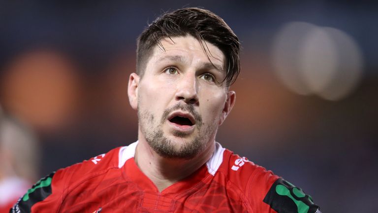 SYDNEY, AUSTRALIA - JUNE 12:  Gareth Widdop of the Dragons looks dejected after a Bulldogs try during the round 14 NRL match between the Canterbury Bulldog