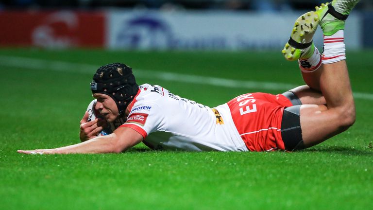St Helens' Jonny Lomax scored the only try of the first-half, as the Saints blew several earlier openings 