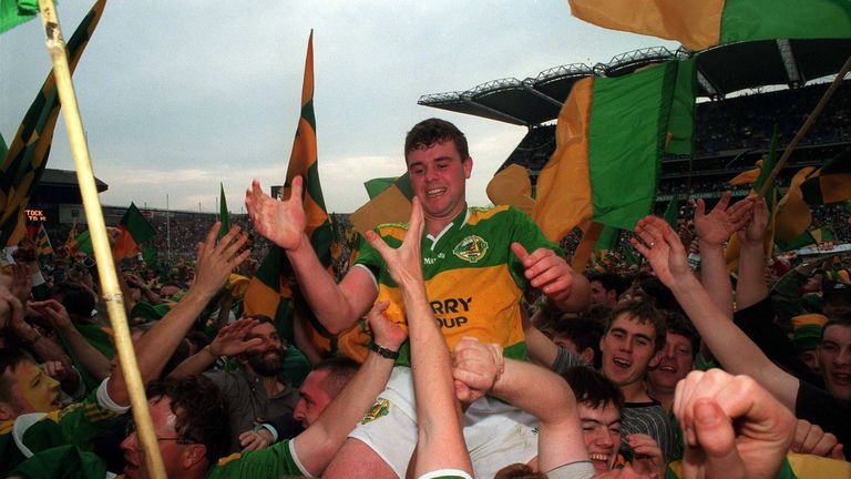 Denis O'Dwyer Kerry is carryed off the pitch by fellow supporters, All Ireland Football Final 1997, Croke Park, 28/9/97. Photograph Ray McManus SPORTSFILE.