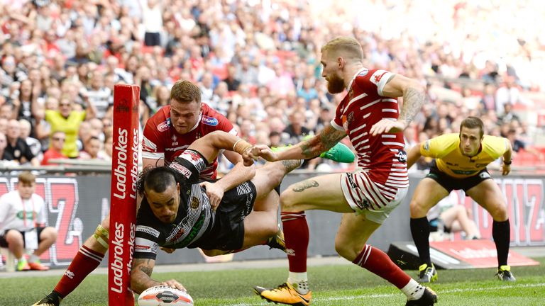 26/08/2017 - Wembley Stadium, London, England - Mate Fonua of Hull FC scores his sides third try of the match