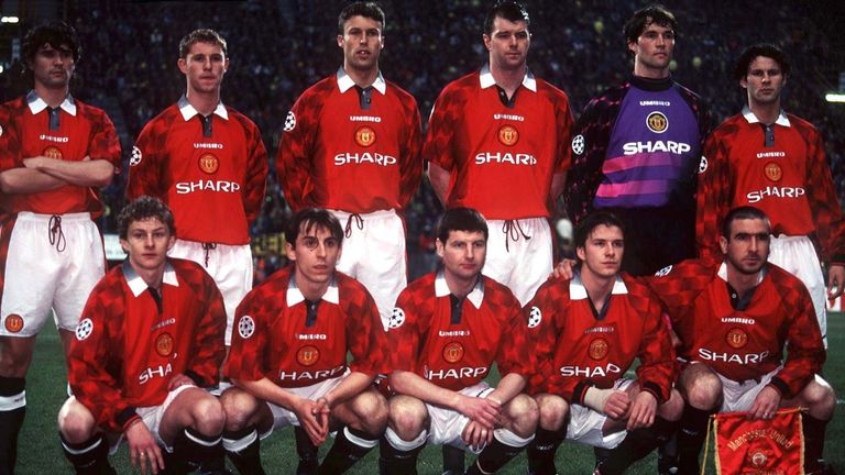GERMANY - APRIL 09:  FUSSBALL: Champions - League DORTMUND - MANCHESTER 1:0, Team Manchester United 09.04.97  (Photo by Bongarts/Getty Images)