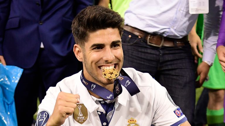 Real Madrid's Spanish midfielder Marco Asensio poses with the trophy after Real Madrid won the UEFA Champions League final football match between Juventus 