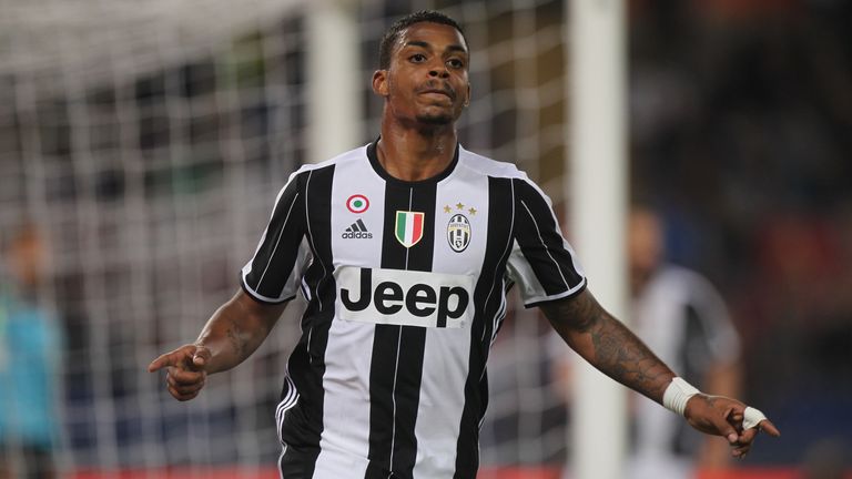 ROME, ITALY - MAY 14:  Mario Lemina of Juventus FC celebrates after scoring the opening goal during the Serie A match between AS Roma and Juventus FC at St