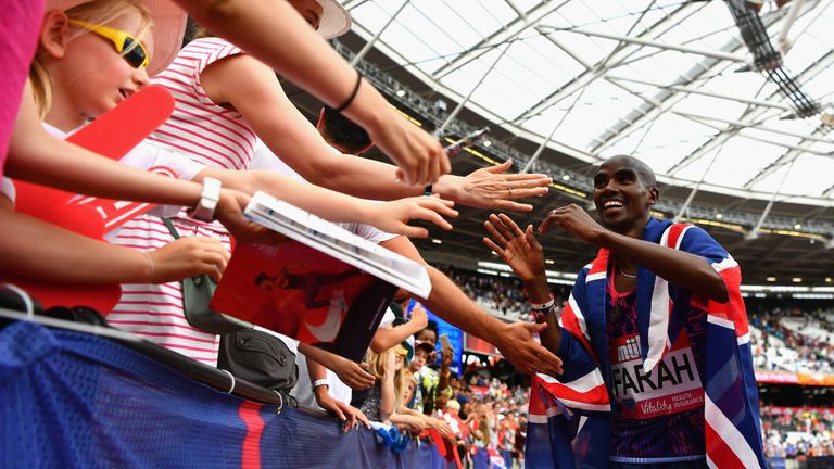 LONDON, ENGLAND - JULY 09:  Mo Farah of Great Britain celebrates with fans after he won the Mens 3000m during the Muller Anniversary Games at London Stadiu
