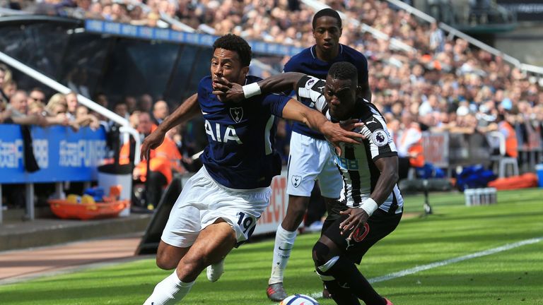 Tottenham Hotspur's Belgian midfielder Mousa Dembele (L) vies with Newcastle United's Ghanaian midfielder Christian Atsu 