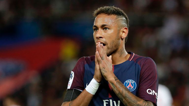 Neymar reacts during the Ligue 1 match against Toulouse at Parc des Princes