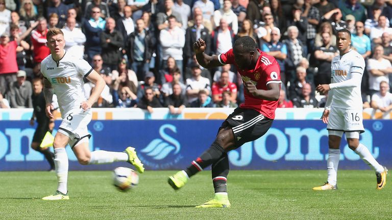 Romelu Lukaku scores Manchester United's second goal of the game