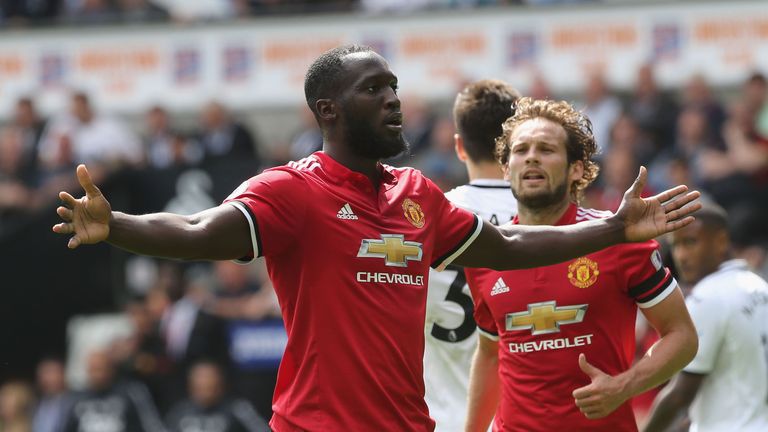 Romelu Lukaku celebrates after scoring against Swansea