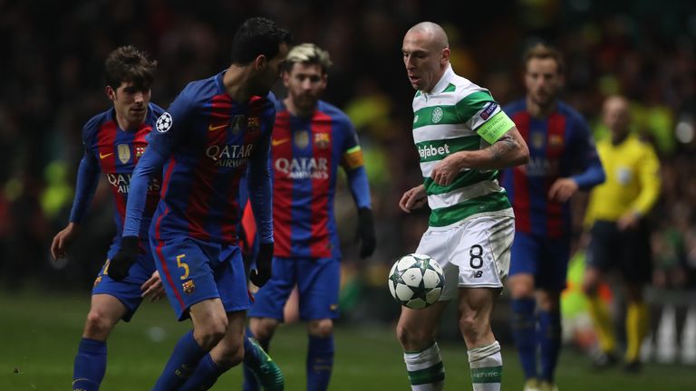 GLASGOW, SCOTLAND - NOVEMBER 23:  Scott Brown of Celtic controls the ball during the UEFA Champions League match between Celtic FC and FC Barcelona