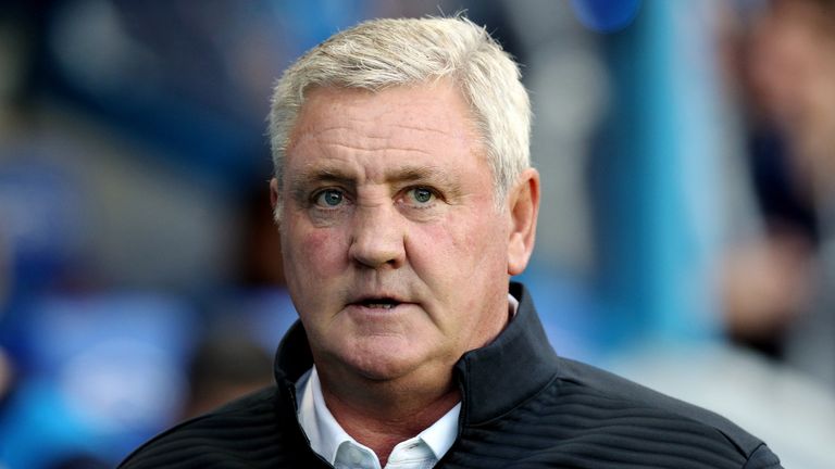 Steve Bruce during the Sky Bet Championship match at the Madjeski Stadium