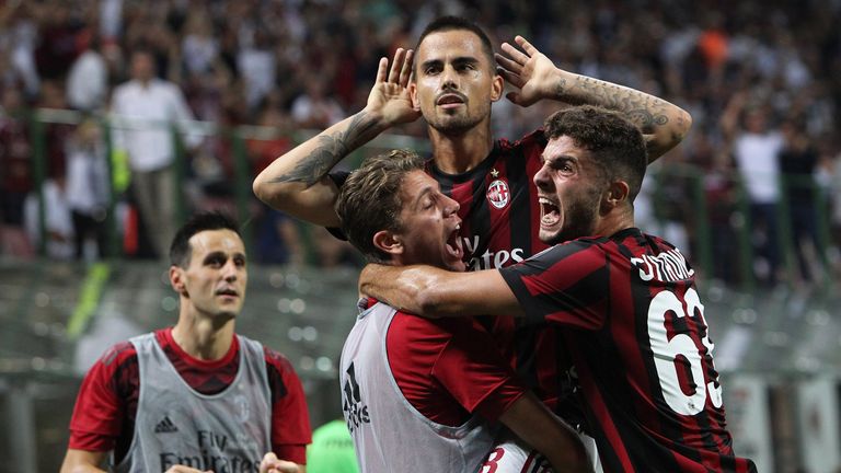 Suso celebrates his goal with his team-mates Patrick Cutrone (R) and Manuel Locatelli (L) during the match against Cagliari