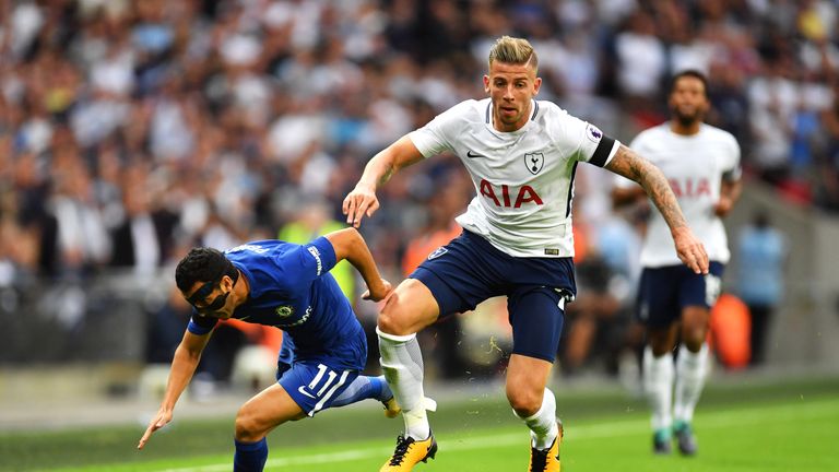 Pedro of Chelsea and Toby Alderweireld of Tottenham Hotspur FC during the Premier League match 