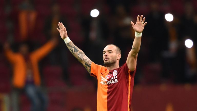 Galatasaray's Dutch midfielder Wesley Sneijder celebrates after winning the UEFA Champions League football match between Galatasaray AS and SL Benfica at t