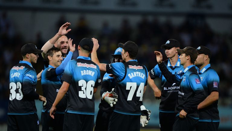 BIRMINGHAM, ENGLAND - AUGUST 04: Worcestershire Rapids players celebrate during the Natwest T20 Blast match between Birmingham Bears and Worcestershire Rap