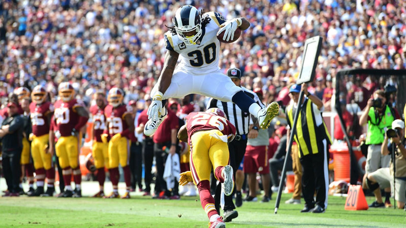 Santa Clara, CA. 21st Oct, 2018. Los Angeles Rams running back Todd Gurley  (30) in action during the NFL football game between the Los Angeles Rams  and the San Francisco 49ers at