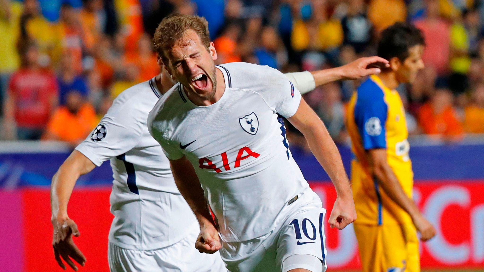 Harry Kane treble leads Tottenham to victory over Leicester