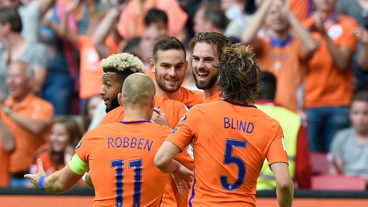 Davy Propper goal celeb. Netherlands v Bulgaria, World Cup qualifying