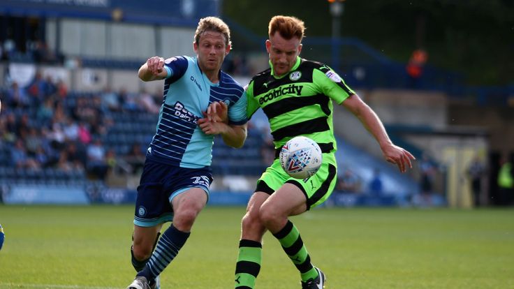 HIGH WYCOMBE, ENGLAND - SEPTEMBER 02: Craig Mackail-Smith of Wycombe Wanderers and Mark Roberts of Forest Green Rovers battle for possession during the Sky