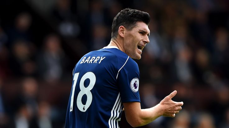 BURNLEY, ENGLAND - AUGUST 19:  Gareth Barry of West Bromwich Albion encourages his team mates during the Premier League match between Burnley and West Brom