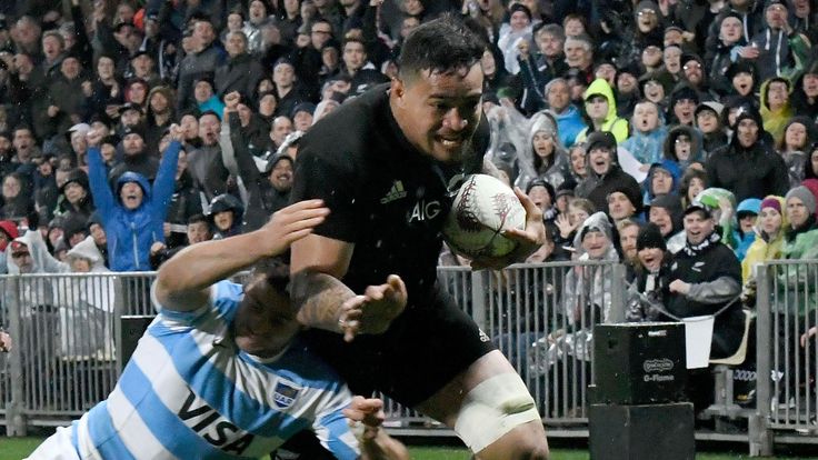 Vaea Fifita runs in a try for the All Blacks