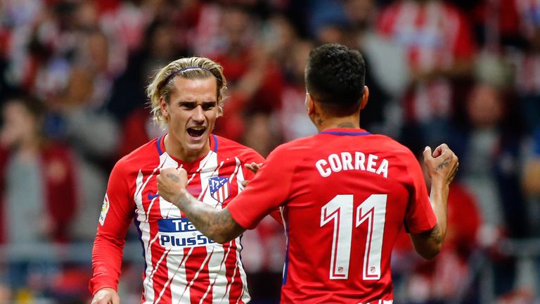 Atletico Madrid's forward from France Antoine Griezmann (L) celebrates with Atletico Madrid's forward from Argentina Angel Correa (R) after scoring during 