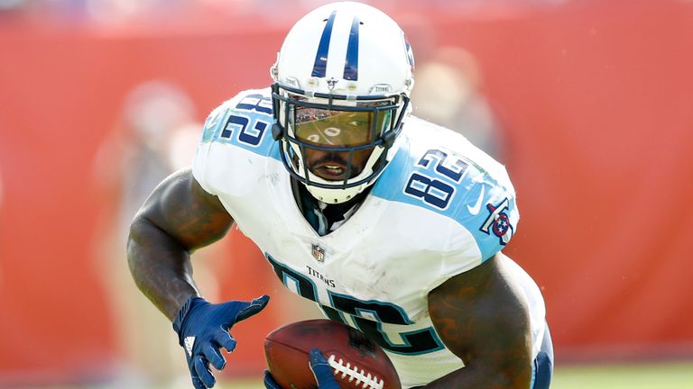 NASHVILLE, TN- SEPTEMBER 10: Tight end Delanie Walker  #82 of the Tennessee Titans catches the ball against the Oakland Raiders in the second half game at 